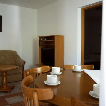 Lägenhet And Degra *