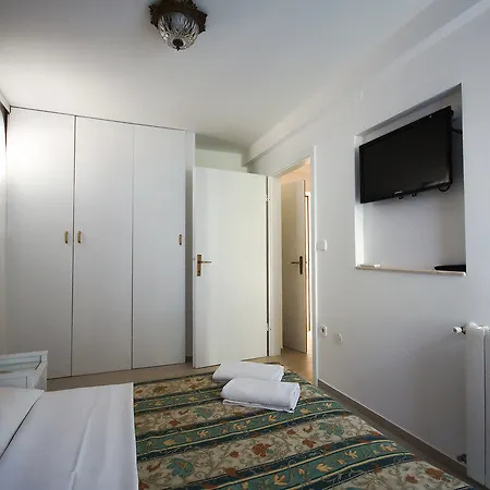 Apartment And Degra *