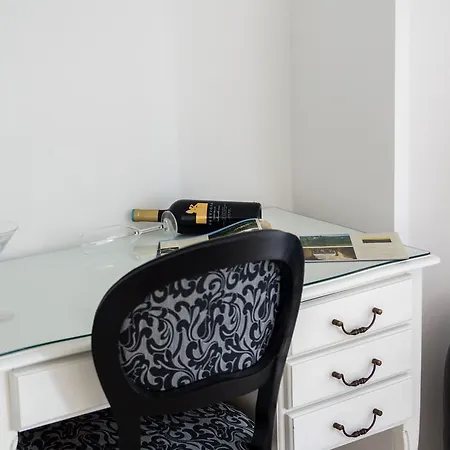 Apartment And Degra *
