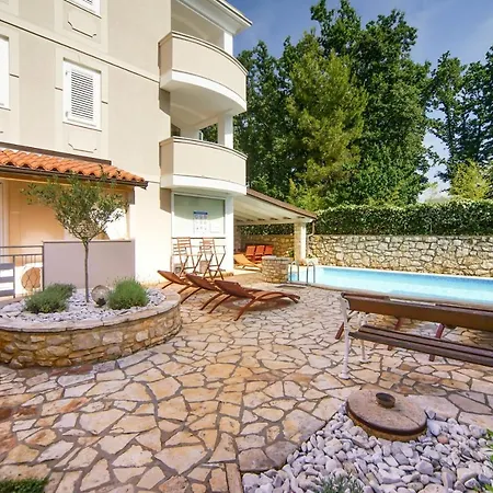 And Degra Apartment *